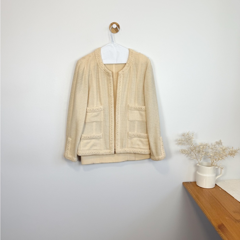 VINTAGE CHANEL BOUTIQUE Cream Boucle Tweed Wool Skirt Suit Ensemble